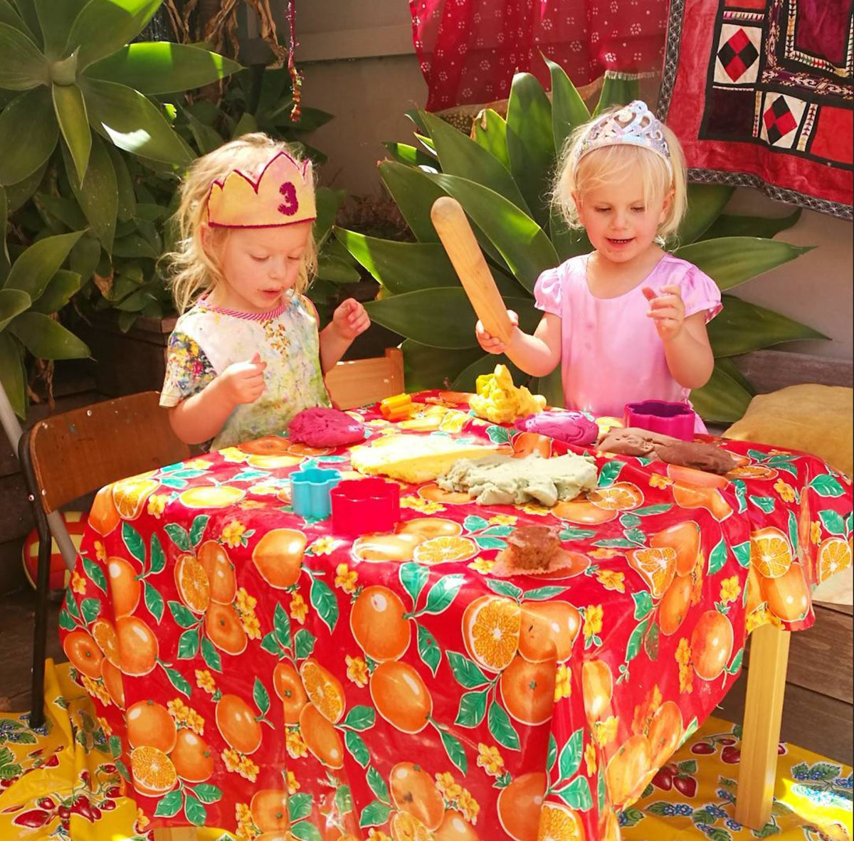 What is the main difference between Mexican oilcloth and PVC? Colours