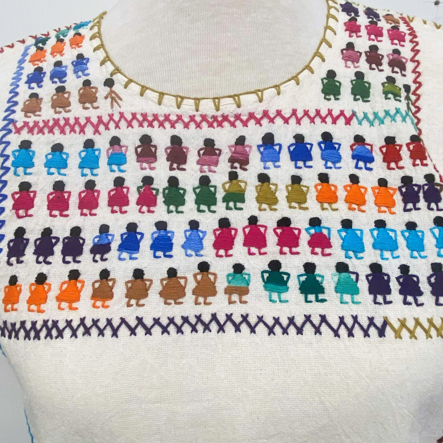 Hand-Embroidered Traditional Huipil Top – Made in Oaxaca – Las Munecas– One Size XS-S